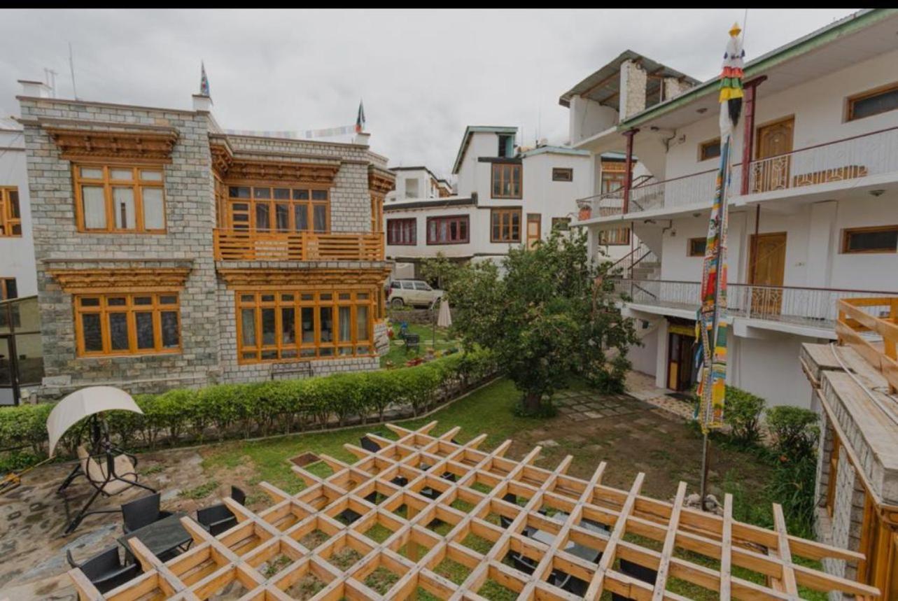 Hotel Lumbini Leh Extérieur photo